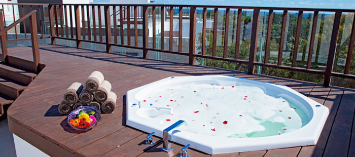 Azul Fives Accommodations - 1 Bedroom Honeymoon Jacuzzi Sky Suite